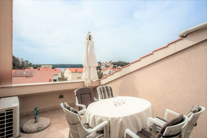 Apartments, Apartments Macolić, Apartments near the beach on the island of Rab, Croatia Palit