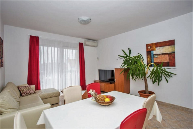 Apartments, Apartments Macolić, Apartments near the beach on the island of Rab, Croatia Palit
