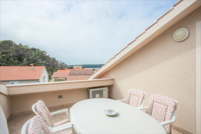 Apartments, Apartments Macolić, Apartments near the beach on the island of Rab, Croatia Palit